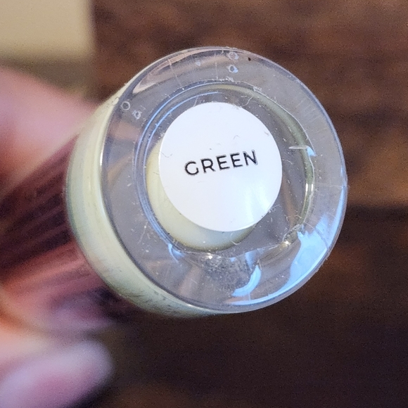 REVOLUTION CONCEAL & CORRECT - GREEN - Picture 4 of 7